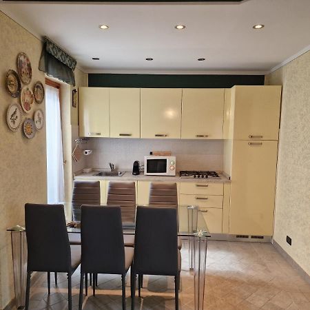 Casa Vittoria Sirmione Punta Gro Con Piscina Leilighet Eksteriør bilde