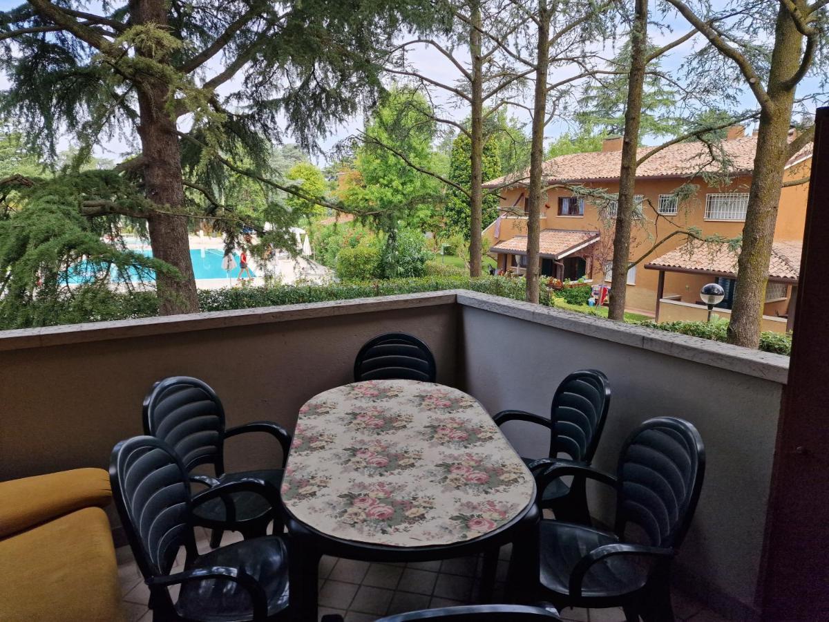 Casa Vittoria Sirmione Punta Gro Con Piscina Leilighet Eksteriør bilde