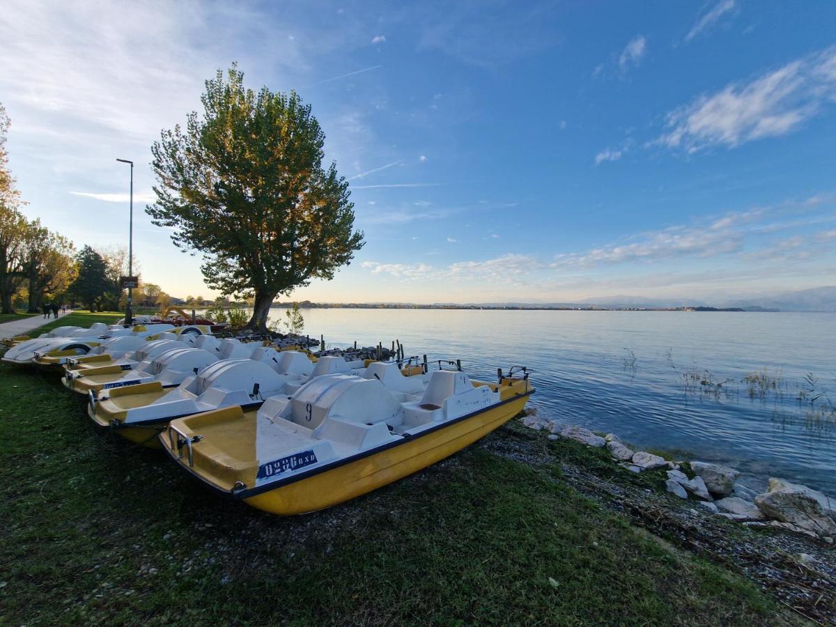 Casa Vittoria Sirmione Punta Gro Con Piscina Leilighet Eksteriør bilde