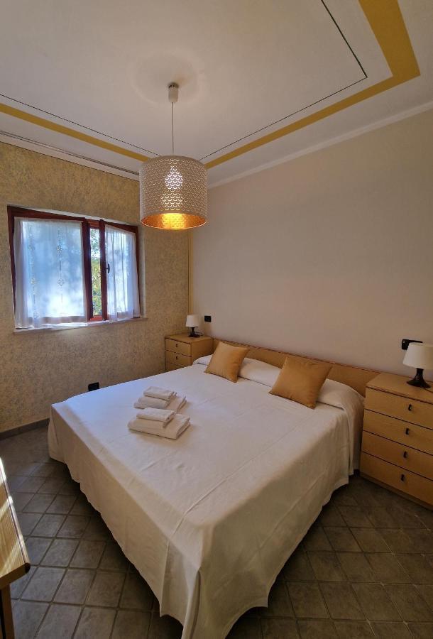 Casa Vittoria Sirmione Punta Gro Con Piscina Leilighet Eksteriør bilde