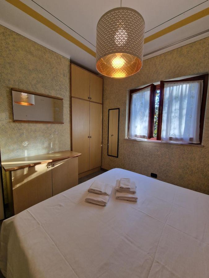 Casa Vittoria Sirmione Punta Gro Con Piscina Leilighet Eksteriør bilde