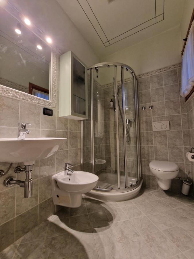 Casa Vittoria Sirmione Punta Gro Con Piscina Leilighet Eksteriør bilde