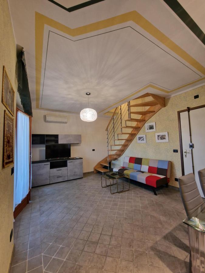 Casa Vittoria Sirmione Punta Gro Con Piscina Leilighet Eksteriør bilde