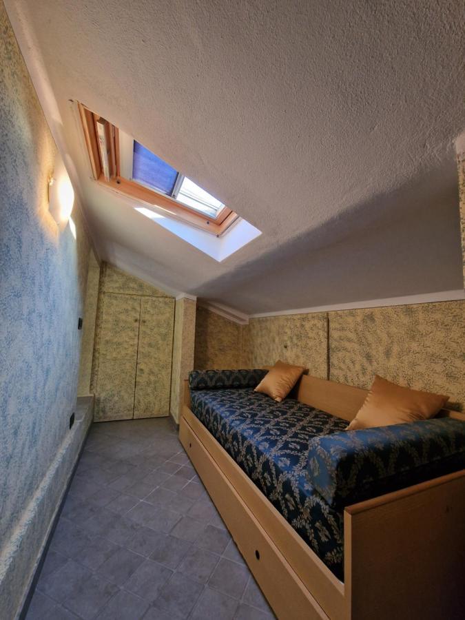 Casa Vittoria Sirmione Punta Gro Con Piscina Leilighet Eksteriør bilde