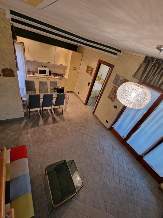 Casa Vittoria Sirmione Punta Gro Con Piscina Leilighet Eksteriør bilde